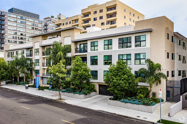 Building Photo - Kingsley Diplomat Apartments