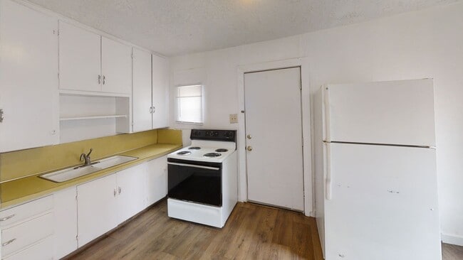 Photo - 416 W 6th St