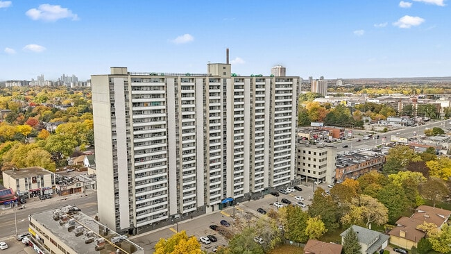 Building Photo - Wedgewood Place