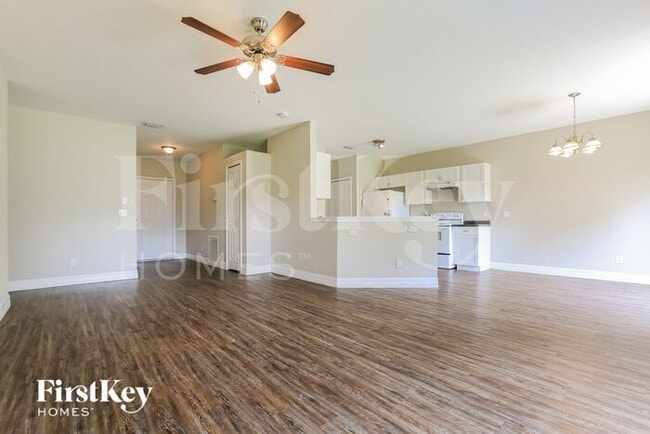 Photo - 2728 Parrot St