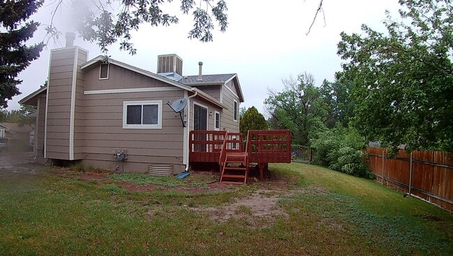 Photo - 3 bed 2 bath 1400 Sq. feet BIG YARD in Aurora!