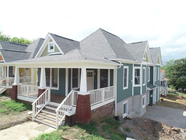 Building Photo - $1725 per Bedroom | 4BR/4BA Off-Campus Hom... Rental
