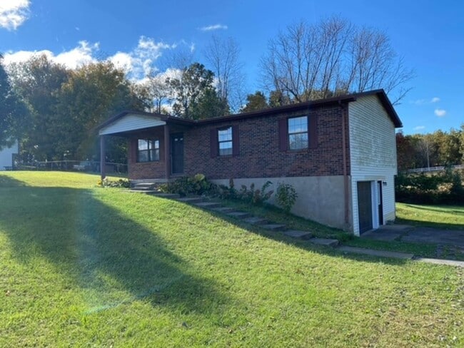 Building Photo - Cozy 3 Bed, 1 Bath House Minutes To Fort Knox