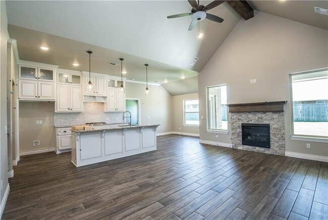 Photo - 2609 Foxglove Ln