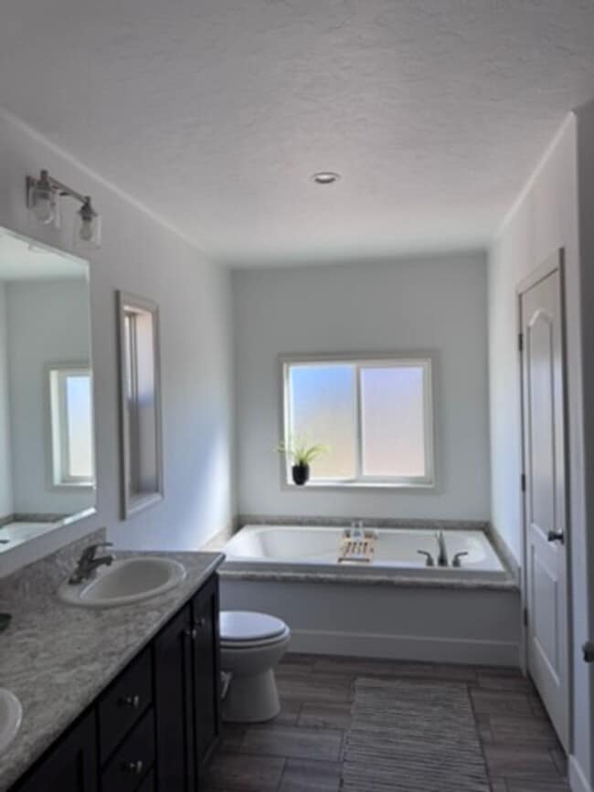 Building Photo - Beautiful 4BD/2BA Crowley Lake Home | Modern Finishes | Car Garage | Mountain Views