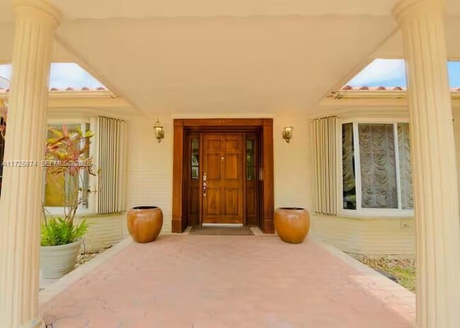 Photo - 12 Isla Bahia Dr