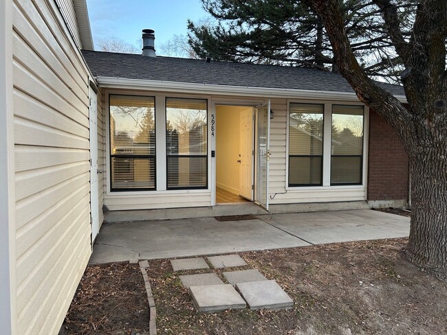 Great 2 Bed Townhome in Murray - Great 2 Bed Townhome in Murray