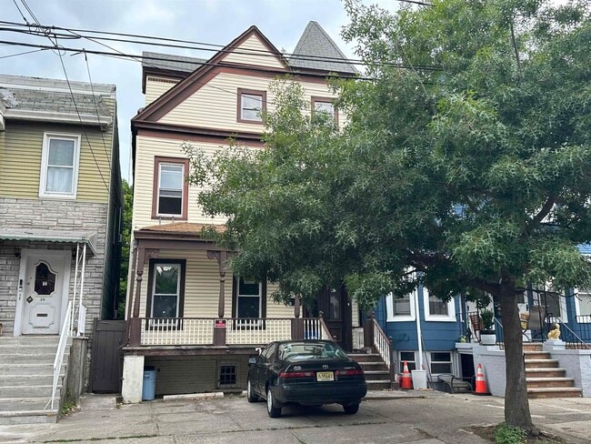 Building Photo - 41 Garrison Ave Unit 2