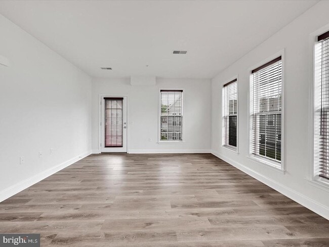 Photo - 615 Darby Ct