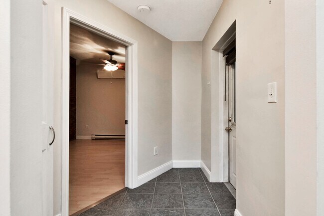 Photo - 383 Meridian St Unidad 1