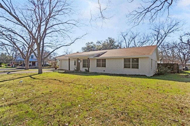 Photo - 1806 Hutto Rd