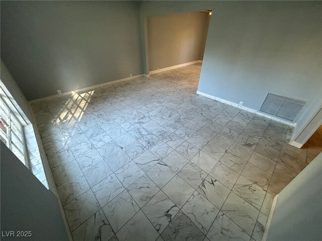 Photo - 596 Tam O Shanter