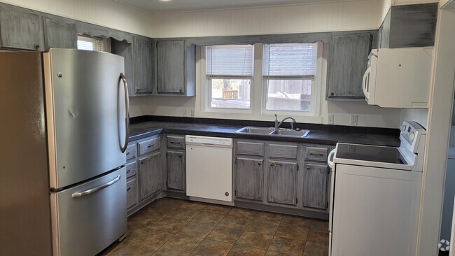 Building Photo - 2027 2nd Ave Unit A Rental