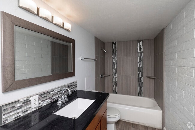 Estudio - 450 pies cuadrados - Baño - Madrid Courtyard Apartments