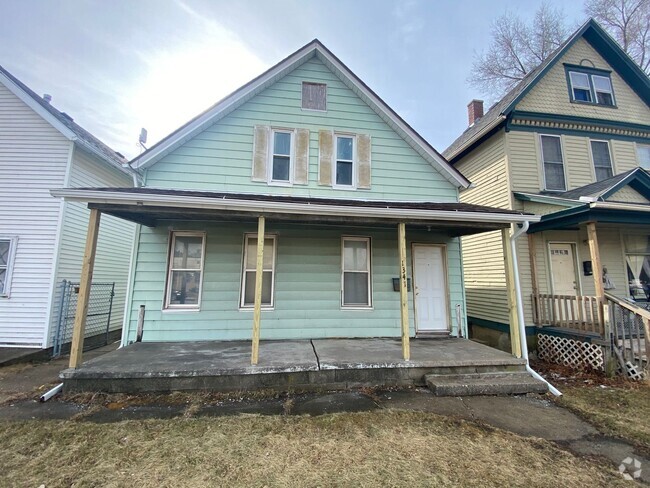 Building Photo - 3BR House in West Davenport