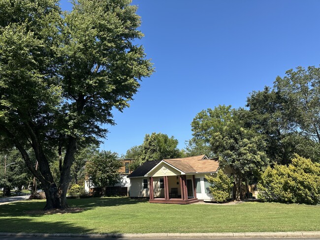 Duncan View - 1033 Woodside Ave