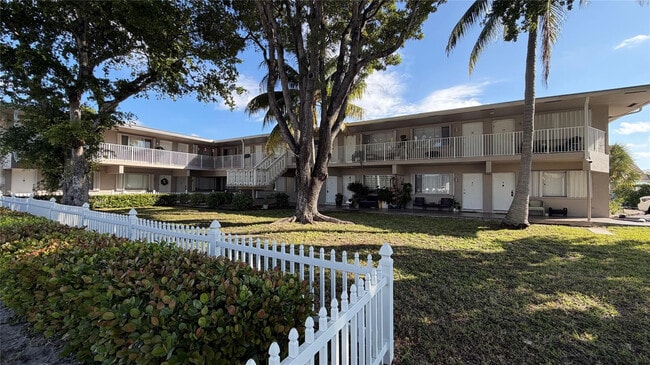 Building Photo - 344 SE 11th Ave Unit 3