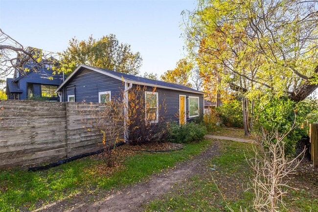 Photo - 713 E 45th St