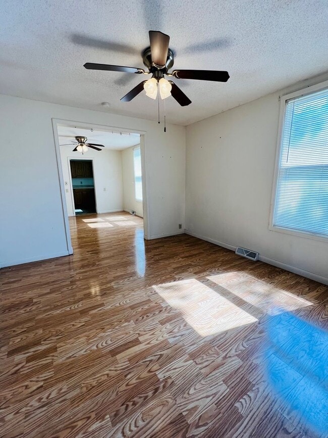 Photo - 236 W 10th St