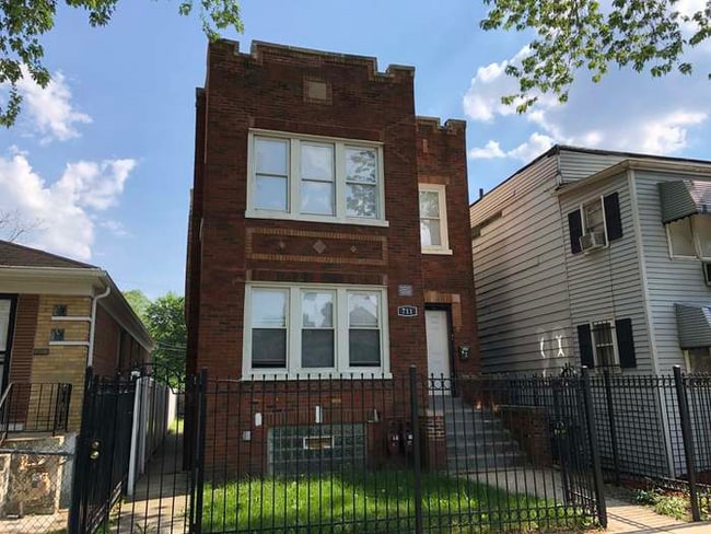 Building Photo - 711 E 92nd Pl
