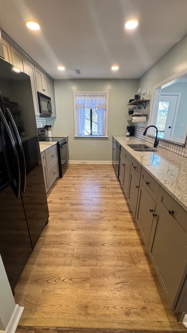 Photo - 2810 Wiigwaas Ln