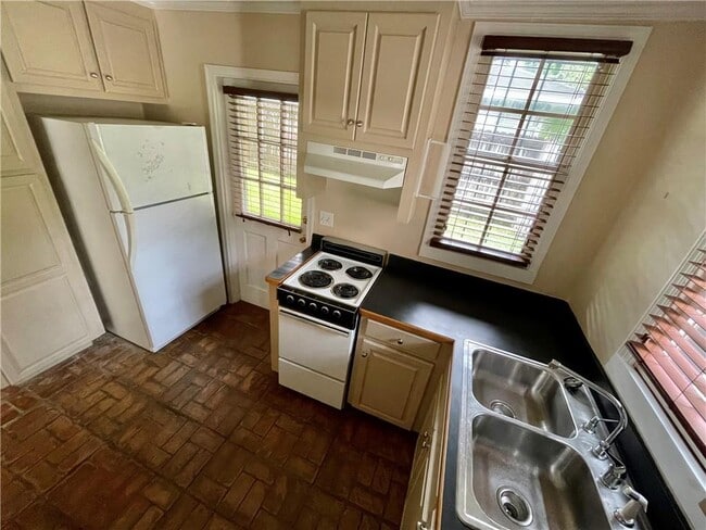 Photo - 1615 Government St