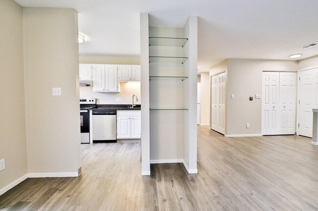 Photo - Apple Glen Apartments