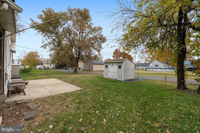 Photo - 1903 Wills Rd