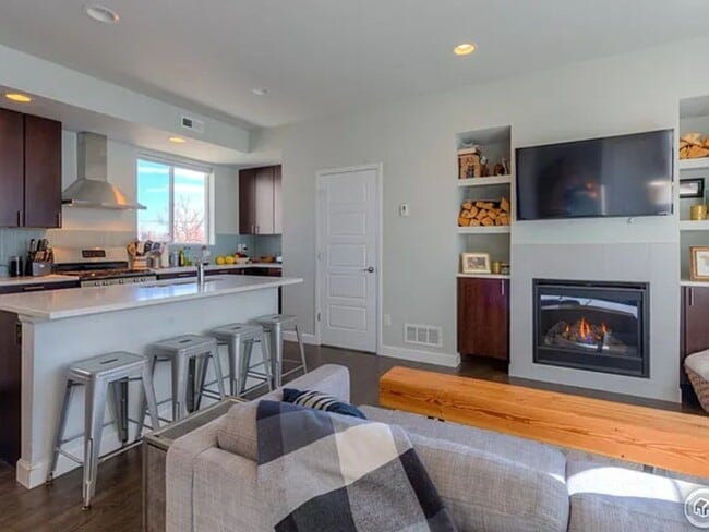 Photo - 2038 High St