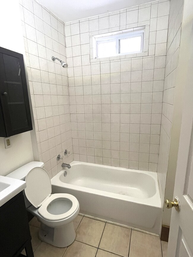 Photo - 1318 W 11th St Unidad 1