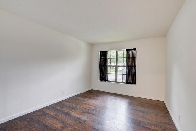 Photo - 499 Hardwood Pl