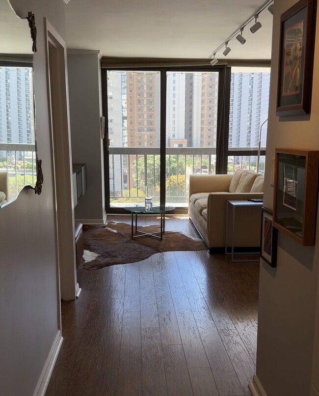 Photo - 33 W Delaware Pl