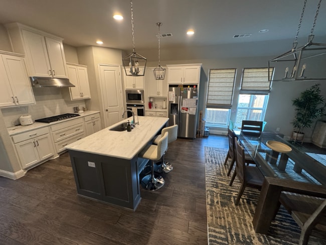 Photo - 801 Dragon Banner Dr