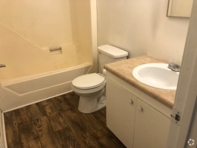 Building Photo - 126 Creekside Dr Rental