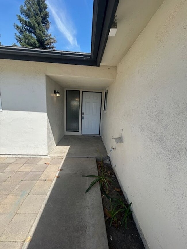 Building Photo - 1642 S Demaree St Rental