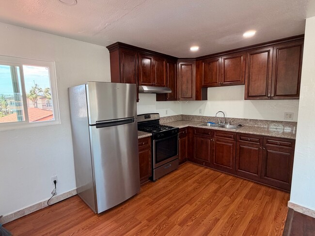 Building Photo - 1031 Leslie Rd Unit 4