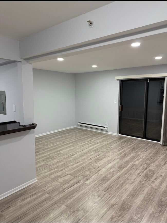 Building Photo - 502 E Spruce Dr