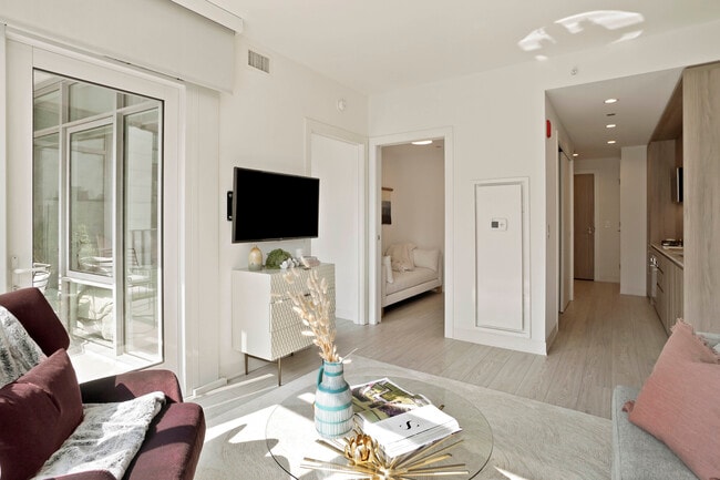 Photo - 355 N Peoria St