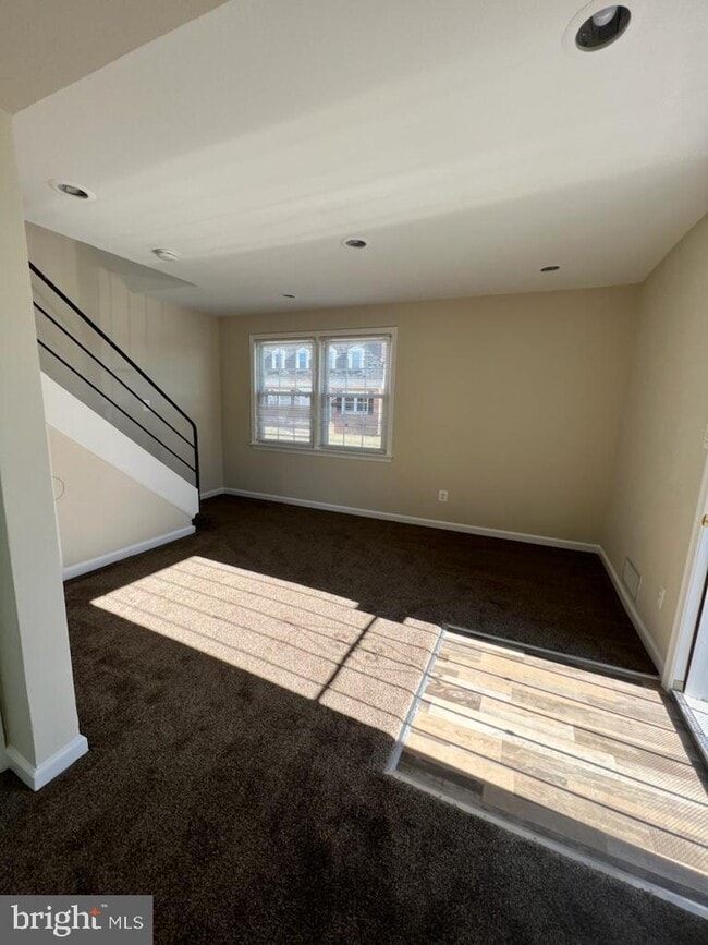 Photo - 2418 Iverson St