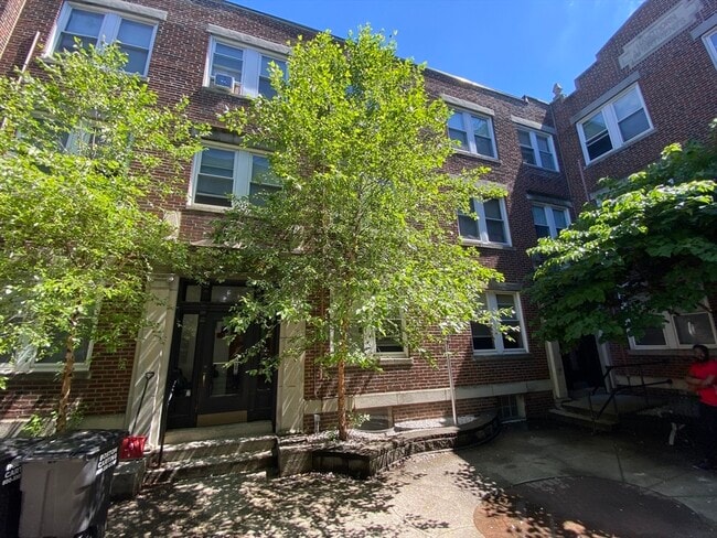 Building Photo - 121-123 Hawthorne St Rental