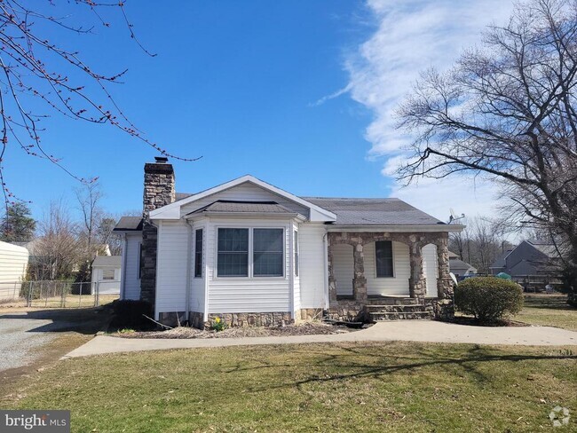 Building Photo - 10607 Woodland Dr Rental