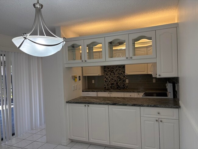 Photo - 203 SE Camelot Gardens Blvd