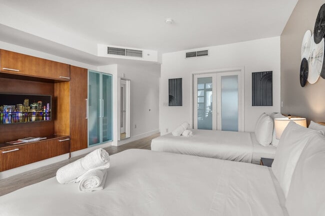 Building Photo - 1052 Ocean Dr Unit SI ID1571032P