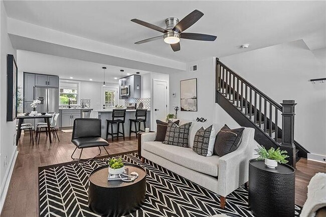 Photo - 7122 Baker St