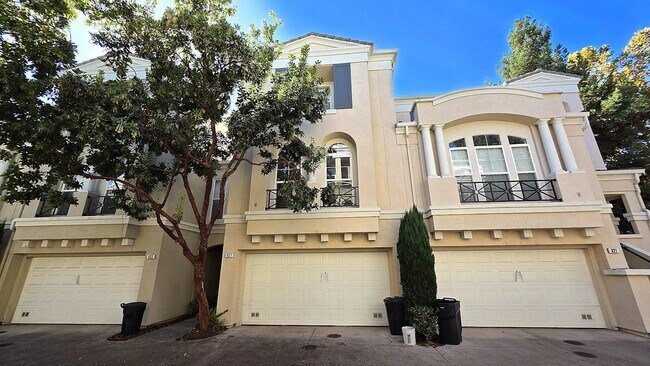 Photo - 827 Harmony Pl