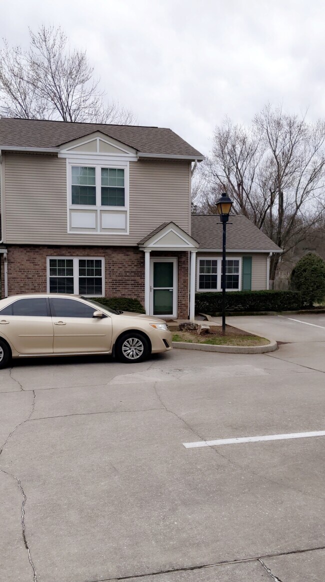 Front View - 113 Templeton Rd Unidad 8