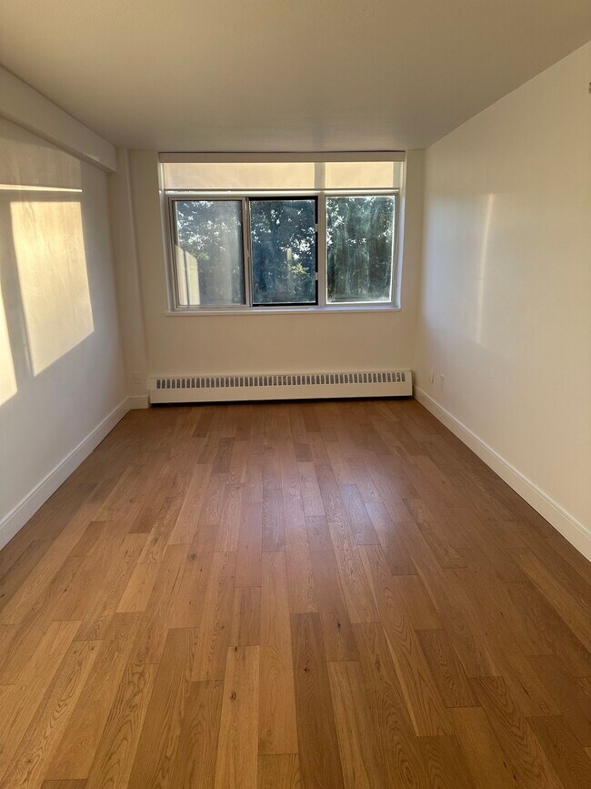 Building Photo - 457 Marlee Ave Unit 405