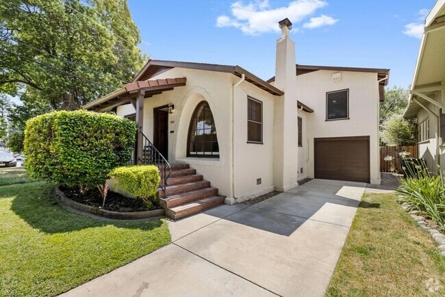 Building Photo - (POOL!) 3 bed/2 bath - 1935 Spanish Coloni... Rental