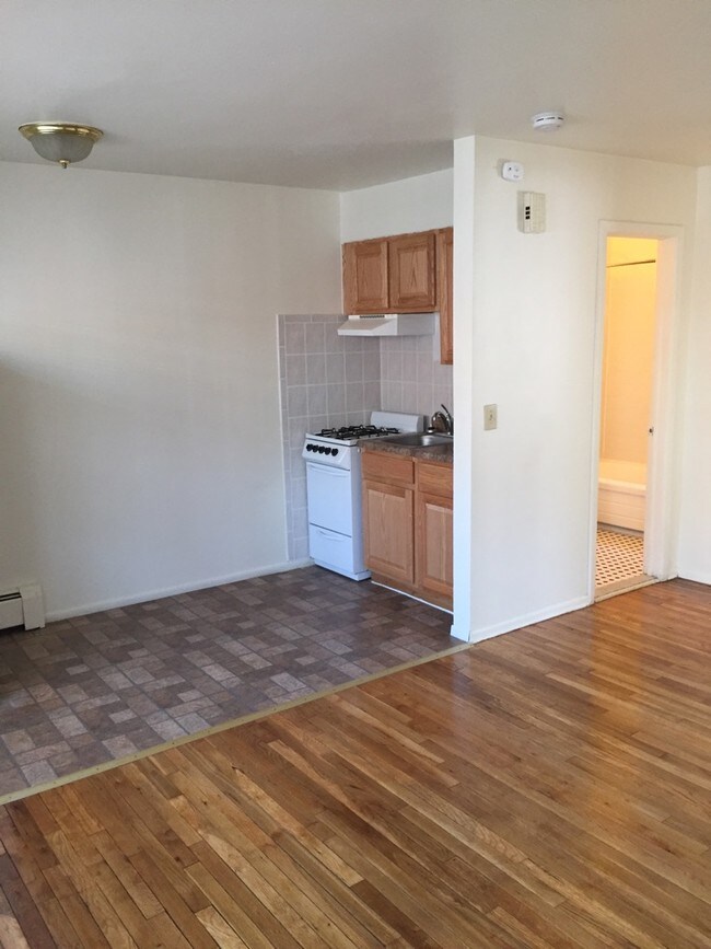 Essex Gardens Apartments For Rent in Hackensack, NJ