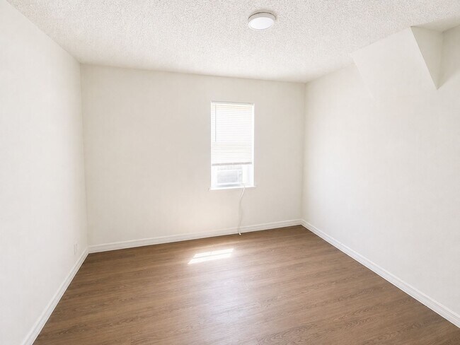 Photo - 1163 Engman St